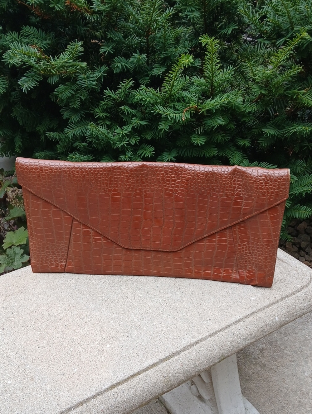 envelope clutch 1930s-1940s crocodile/alligator embossed pattern.